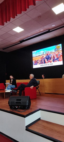 Italia: L' incontro di Don Luciano Mariani con gli alunni del Liceo Marie Curie di Meda (MB) -  26553