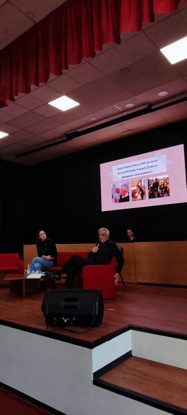 Italia: L' incontro di Don Luciano Mariani con gli alunni del Liceo Marie Curie di Meda (MB) -  26554
