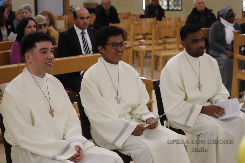 Roma: La Professione perpetua di tre chierici nella parrocchia Mater Dei -  26658