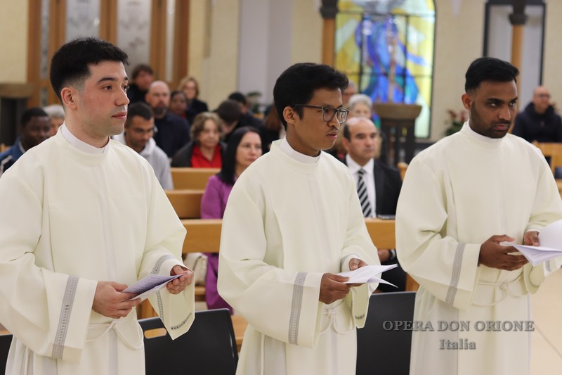 Roma: La Professione perpetua di tre chierici nella parrocchia Mater Dei -  26659