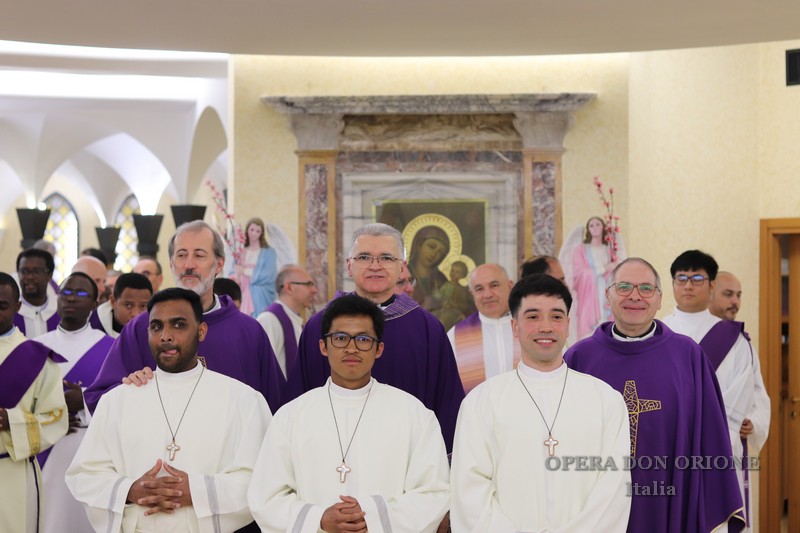 Roma: La Professione perpetua di tre chierici nella parrocchia Mater Dei -  26661