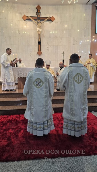 Brasile: A Belo Horizonte la Famiglia orionina celebra l'ordinazione diaconale di due religiosi  -  26665