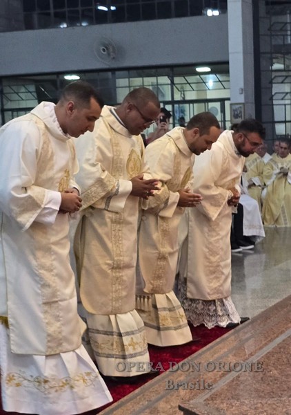 Brasile: A Belo Horizonte la Famiglia orionina celebra l'ordinazione diaconale di due religiosi  -  26678