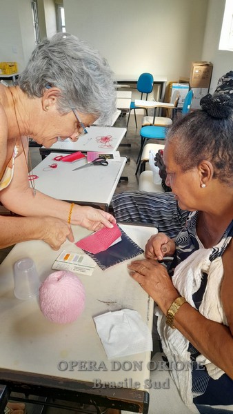 Brasile Sud: L'oratorio festivo della parrocchia S. Antonio di Cotia è un incontro tra generazioni  -  26776