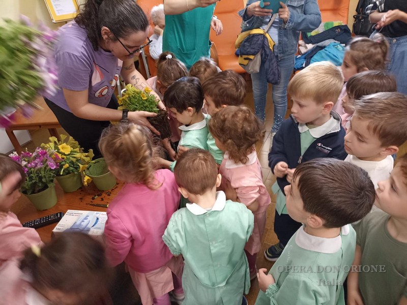 Tortona: Bambini e anziani in festa al Centro Mater Dei  -  27015