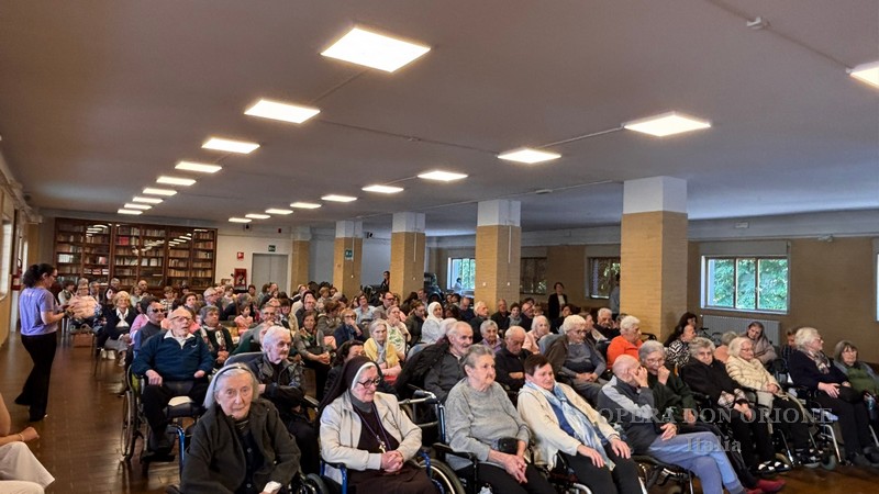 Tortona: Bambini e anziani in festa al Centro Mater Dei  -  27024