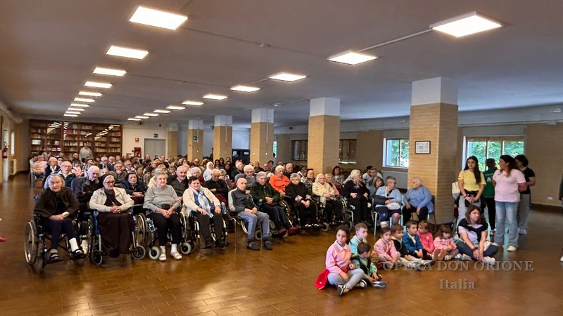 Tortona: Bambini e anziani in festa al Centro Mater Dei  -  27026