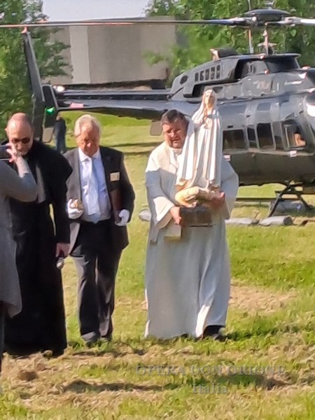 La statua pellegrina della Madonna di Fatima a Copparo (FE)  -  27040