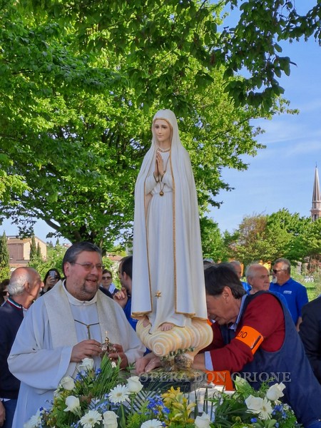 La statua pellegrina della Madonna di Fatima a Copparo (FE)  -  27041