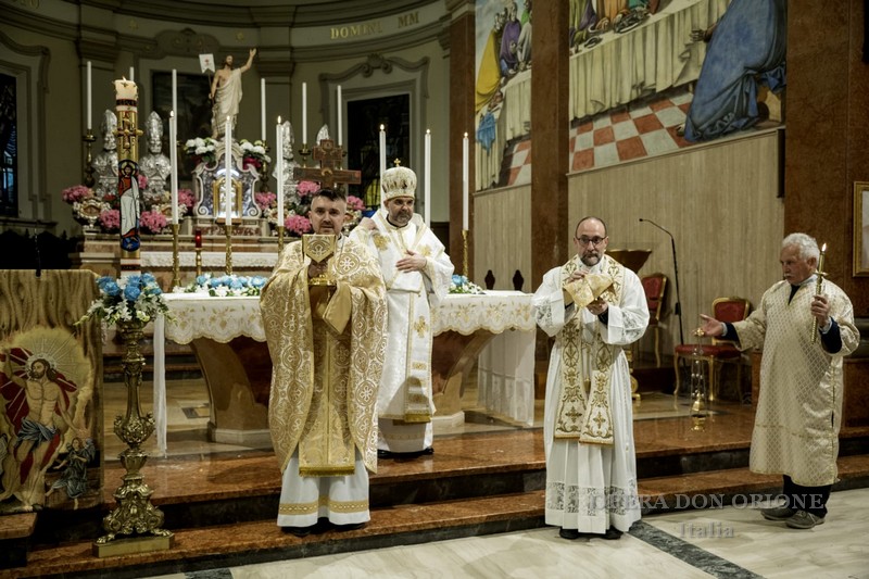 La statua pellegrina della Madonna di Fatima a Copparo (FE)  -  27042