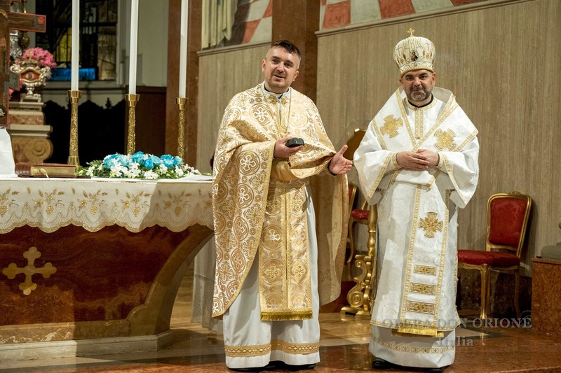 La statua pellegrina della Madonna di Fatima a Copparo (FE)  -  27044