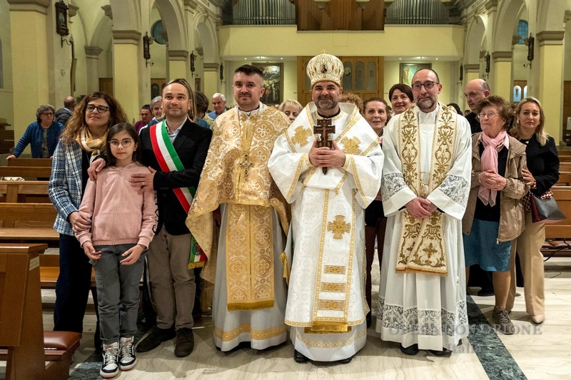 La statua pellegrina della Madonna di Fatima a Copparo (FE)  -  27045