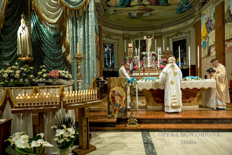 La statua pellegrina della Madonna di Fatima a Copparo (FE)  -  27046