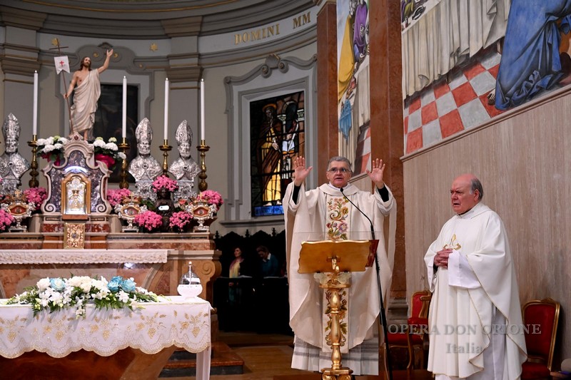 La statua pellegrina della Madonna di Fatima a Copparo (FE)  -  27049
