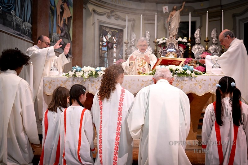 La statua pellegrina della Madonna di Fatima a Copparo (FE)  -  27050