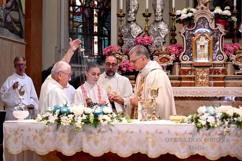 La statua pellegrina della Madonna di Fatima a Copparo (FE)  -  27051