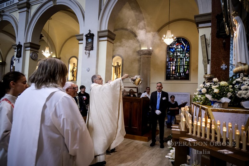 La statua pellegrina della Madonna di Fatima a Copparo (FE)  -  27052