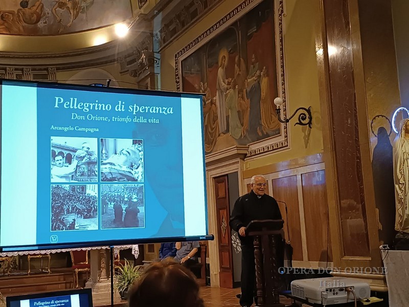 Presentato a Tortona il libro “Pellegrino di speranza. Don Orione, trionfo della vita” -  27069