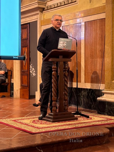 Presentato a Tortona il libro “Pellegrino di speranza. Don Orione, trionfo della vita” -  27078