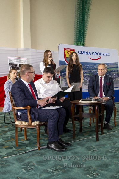 Polonia: Il Comune di Grodziec ricorda Mons. Bronisław Dąbrowski con una benemerenza -  27377