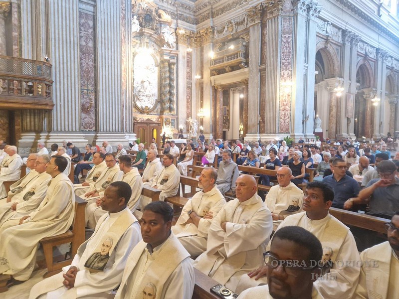Roma: Oggi la tradizionale Messa della Famiglia Carismatica Orionina all'altare di San Luigi Gonzaga -  27413