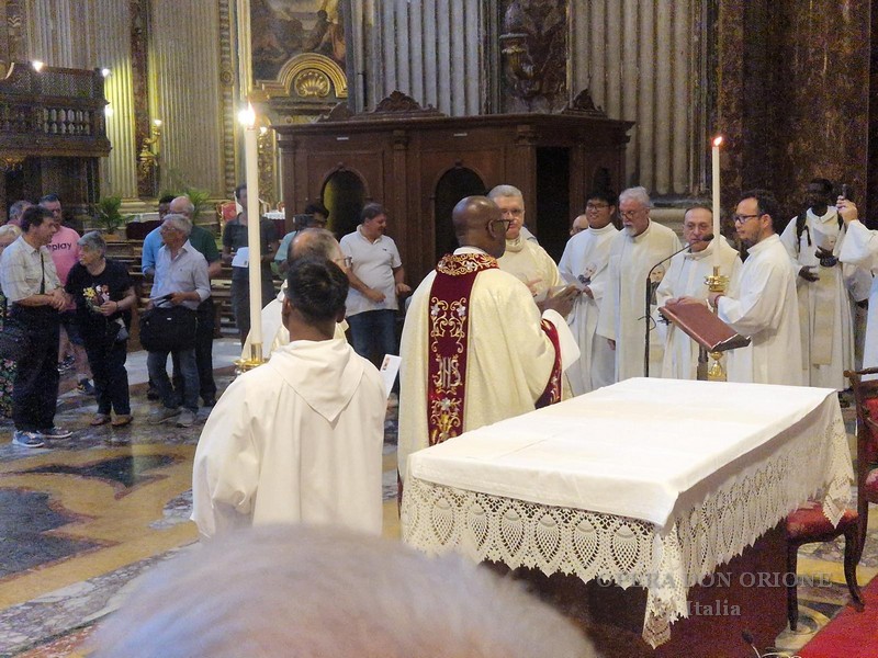 Roma: Oggi la tradizionale Messa della Famiglia Carismatica Orionina all'altare di San Luigi Gonzaga -  27414