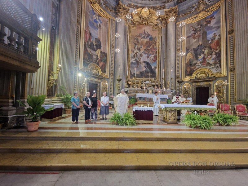 Roma: Oggi la tradizionale Messa della Famiglia Carismatica Orionina all'altare di San Luigi Gonzaga -  27416