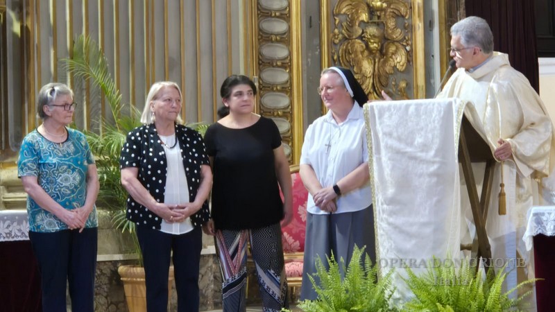 Roma: Oggi la tradizionale Messa della Famiglia Carismatica Orionina all'altare di San Luigi Gonzaga -  27423