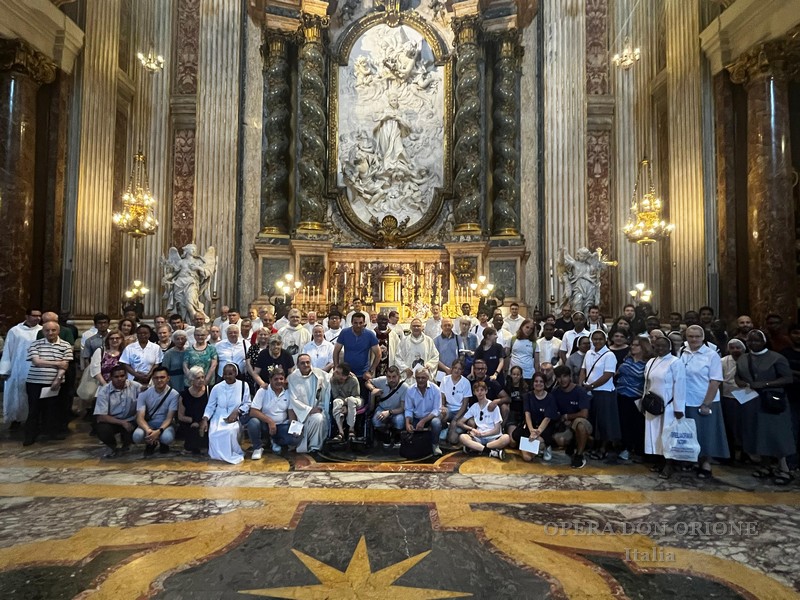 Roma: Oggi la tradizionale Messa della Famiglia Carismatica Orionina all'altare di San Luigi Gonzaga -  27427