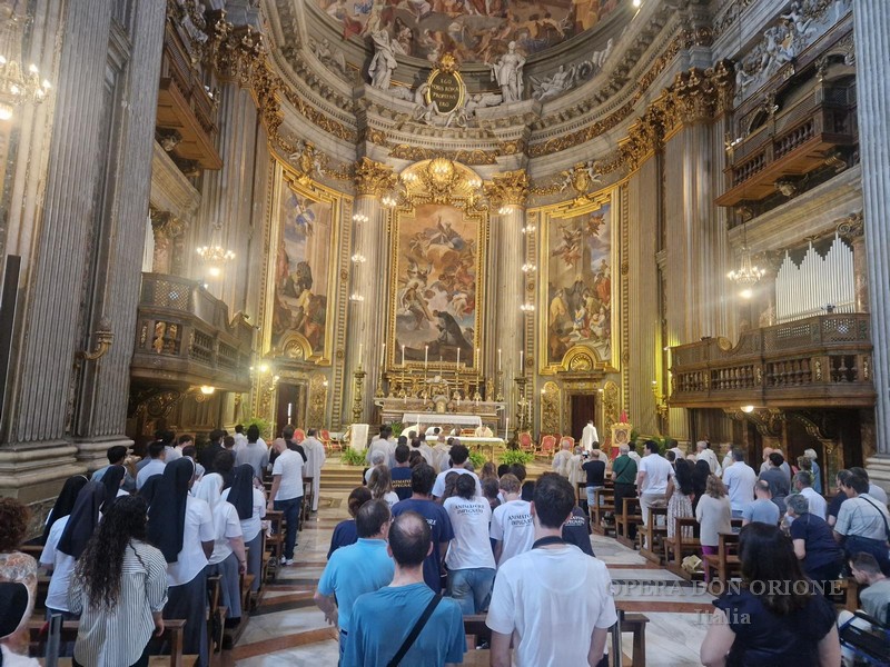 Roma: Oggi la tradizionale Messa della Famiglia Carismatica Orionina all'altare di San Luigi Gonzaga -  27428