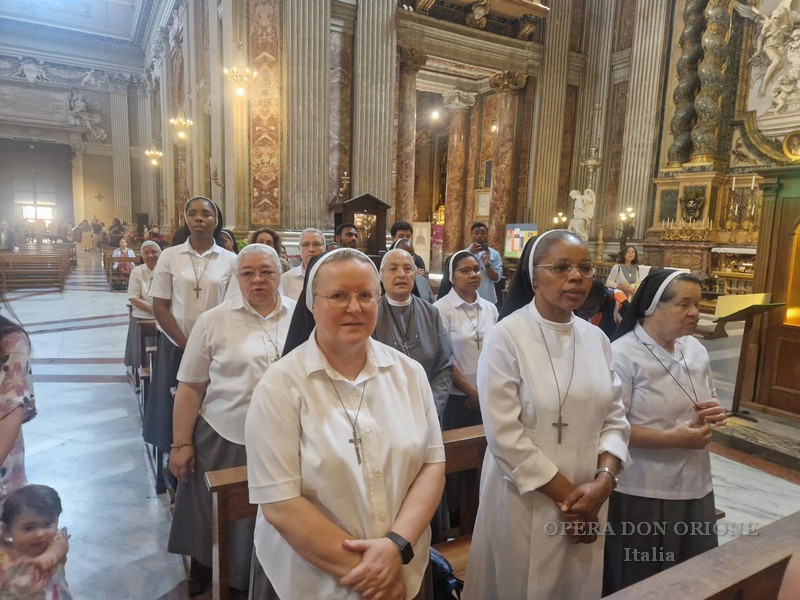 Roma: Oggi la tradizionale Messa della Famiglia Carismatica Orionina all'altare di San Luigi Gonzaga -  27431