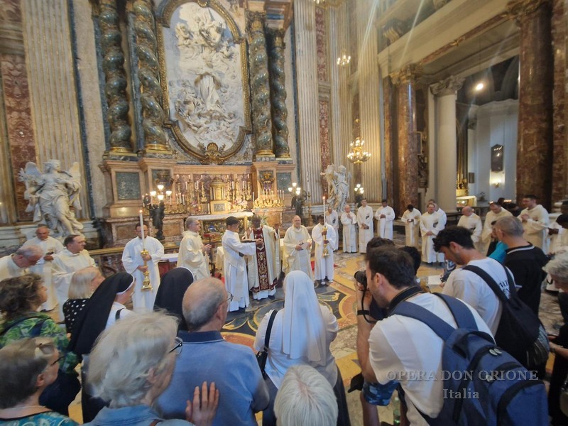 Roma: Oggi la tradizionale Messa della Famiglia Carismatica Orionina all'altare di San Luigi Gonzaga -  27432