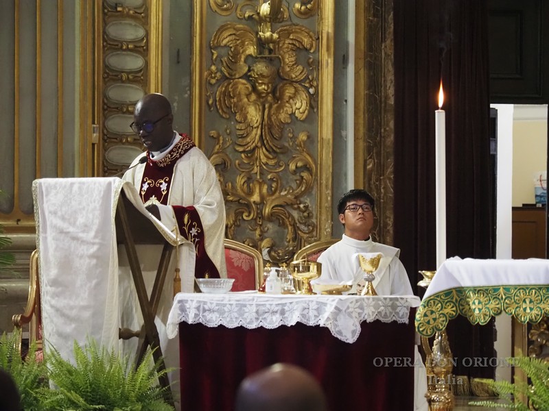 Roma: Oggi la tradizionale Messa della Famiglia Carismatica Orionina all'altare di San Luigi Gonzaga -  27438