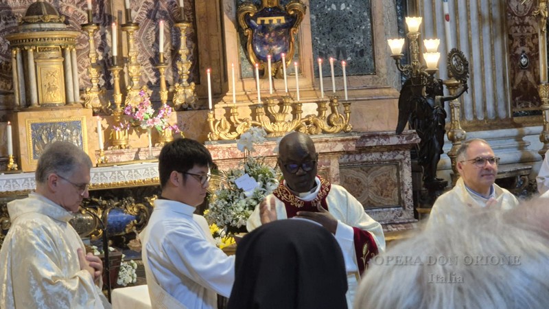 Roma: Oggi la tradizionale Messa della Famiglia Carismatica Orionina all'altare di San Luigi Gonzaga -  27439