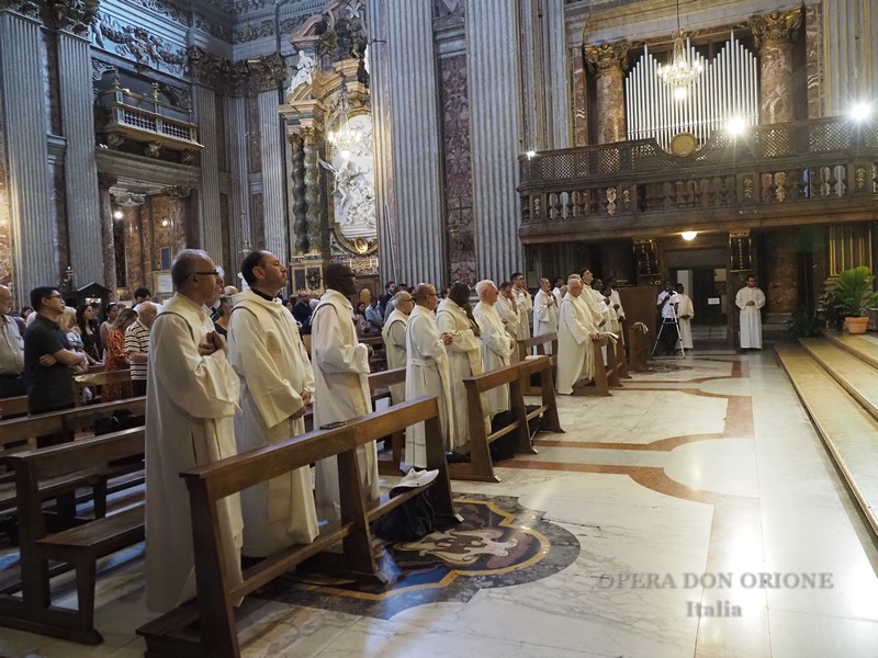 Roma: Oggi la tradizionale Messa della Famiglia Carismatica Orionina all'altare di San Luigi Gonzaga -  27444