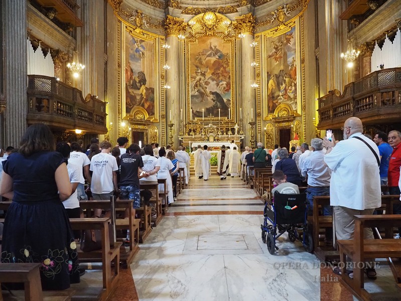 Roma: Oggi la tradizionale Messa della Famiglia Carismatica Orionina all'altare di San Luigi Gonzaga -  27445