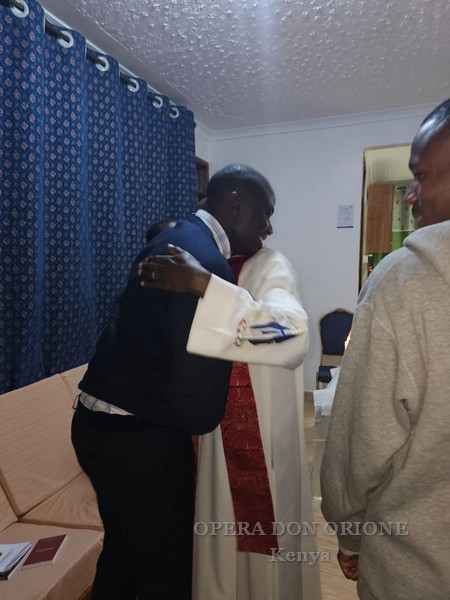 Kenya: Iniziato il noviziato per 10 postulanti -  27533