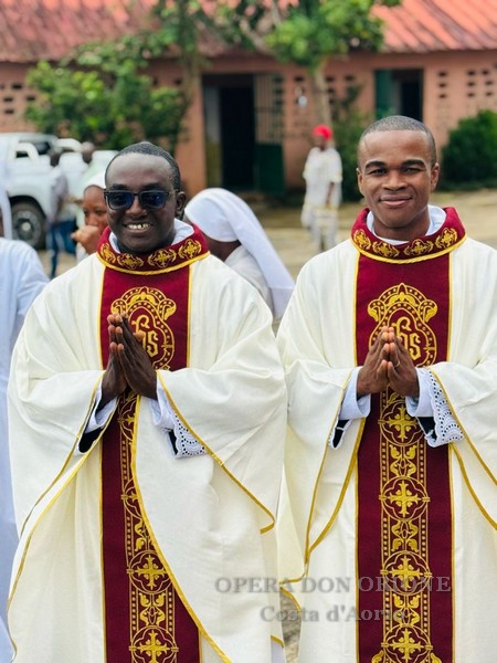 Costa d'Avorio: Celebrate le ordinazioni sacerdotali e diaconali a Bonoua -  27584