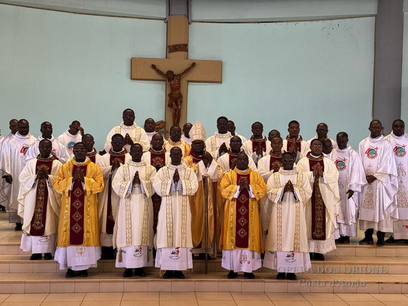 Costa d'Avorio: Celebrate le ordinazioni sacerdotali e diaconali a Bonoua -  27585