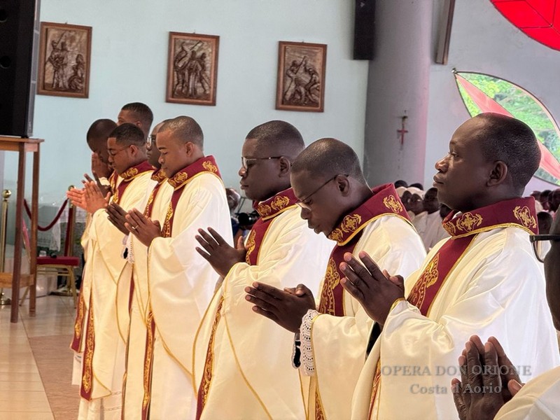 Costa d'Avorio: Celebrate le ordinazioni sacerdotali e diaconali a Bonoua -  27586