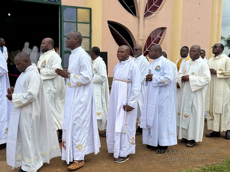 Costa d'Avorio: Celebrate le ordinazioni sacerdotali e diaconali a Bonoua -  27588