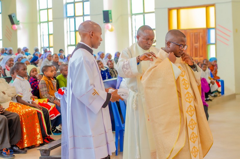 Kenya: Ordinazione sacerdotale di Harrison Nyaga Kariuki -  27616