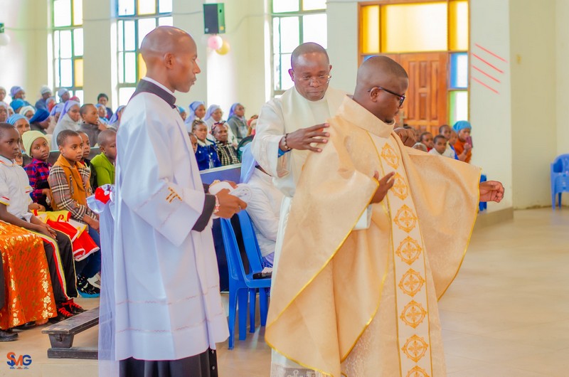 Kenya: Ordinazione sacerdotale di Harrison Nyaga Kariuki -  27618
