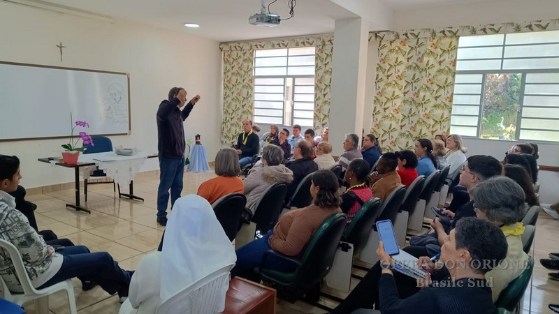 Brasile Sud: Laici e giovani orionini in ritiro a Cotía -  27902