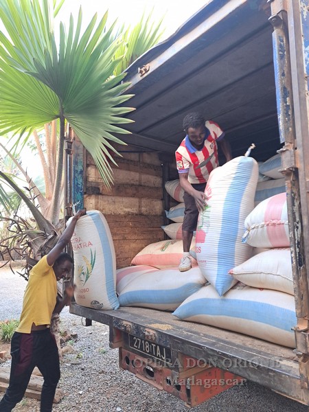 Madagascar: Sostegno, solidarietà e istruzione nel distretto missionario di Namehana -  27922