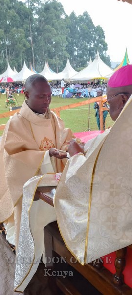 Kenya: La Delegazione “Nostra Signora del Rosario” ha un nuovo sacerdote -  27967
