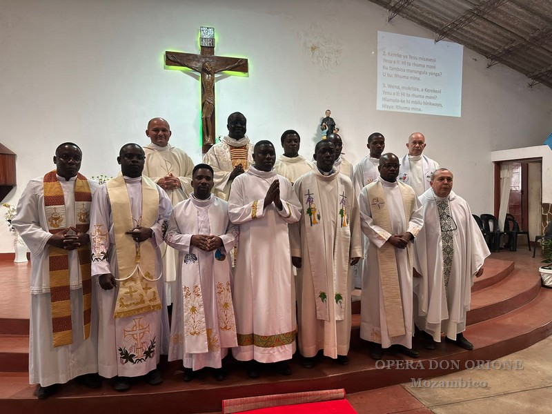 Mozambico: La professione perpetua del chierico Elísio Mário Cheiro Choe -  28025
