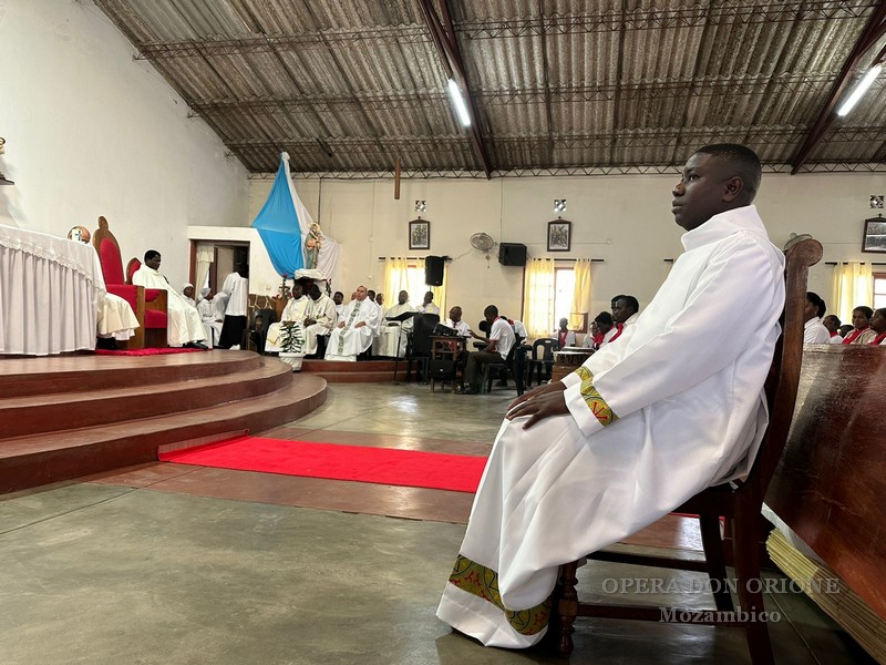 Mozambico: La professione perpetua del chierico Elísio Mário Cheiro Choe -  28030