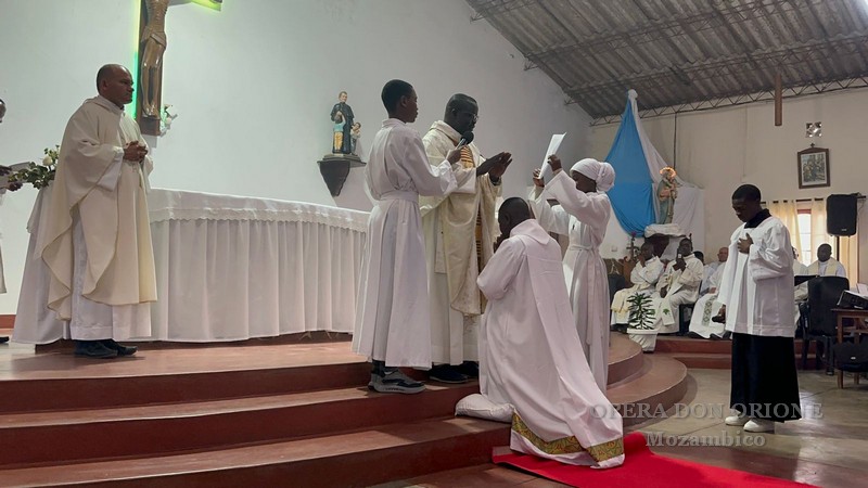 Mozambico: La professione perpetua del chierico Elísio Mário Cheiro Choe -  28040