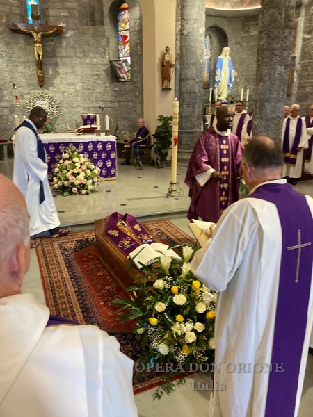 Da Genova a Bonoua, l'omaggio a Don Angelo Primo Girolami -  28067